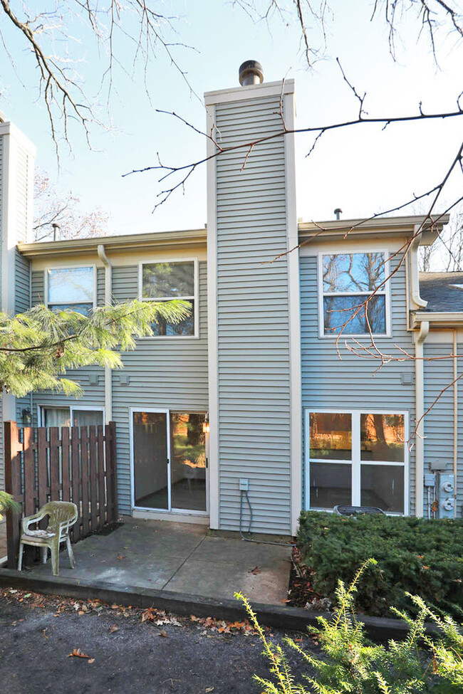 Building Photo - 724 Shady Oaks Ct