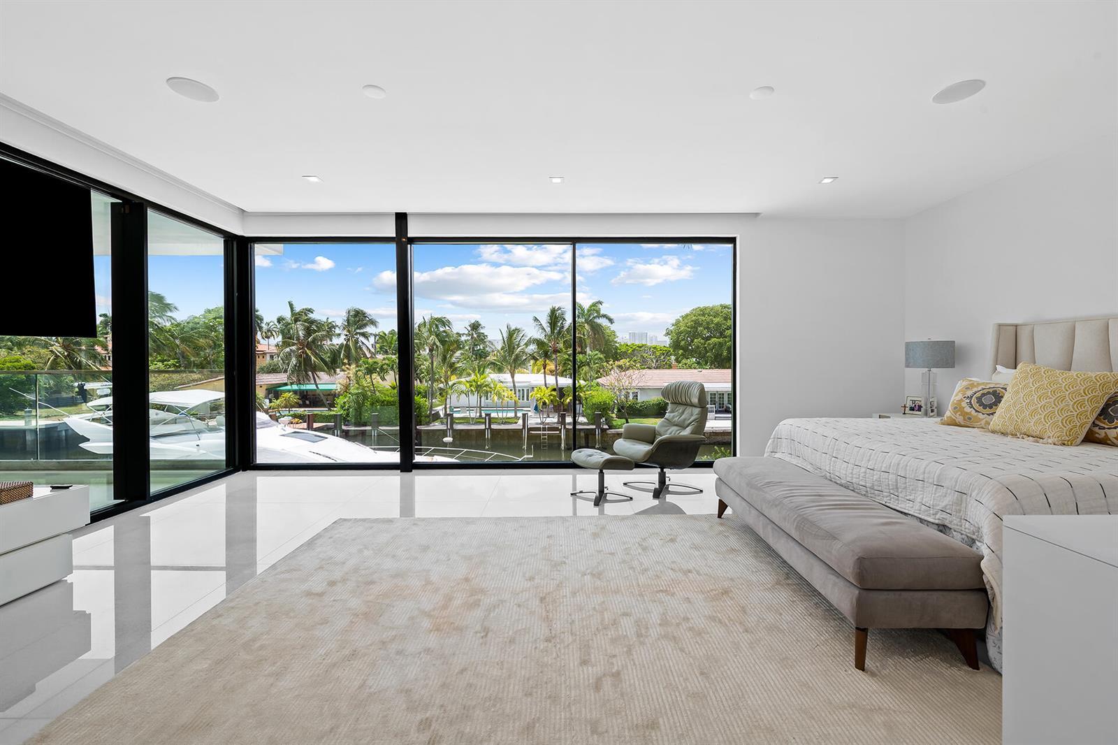 Building Photo - 401 Lido Dr