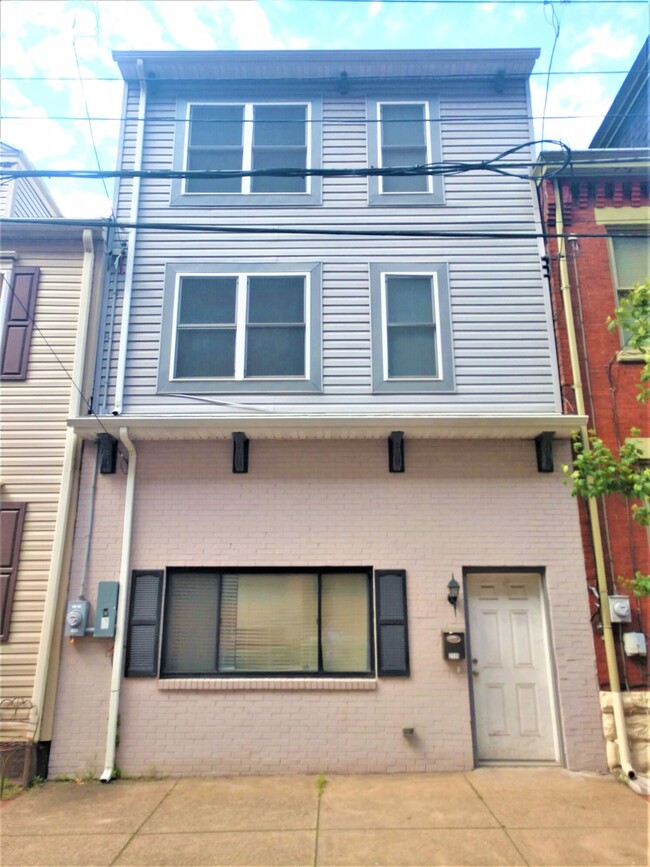 Building Photo - 2115 Wharton St