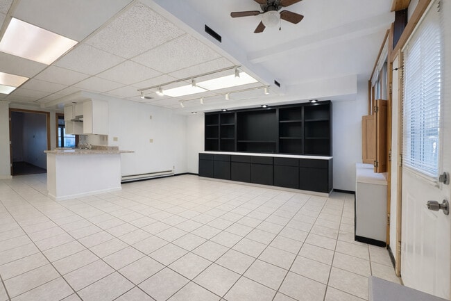 Building Photo - 107 W Baldwin St