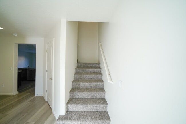 Building Photo - Spacious Townhome for Rent – Prime Location!