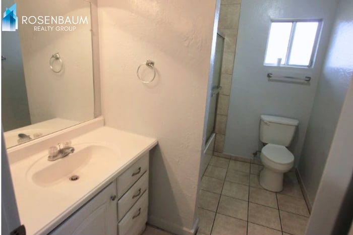 Building Photo - 1332 N Miller Rd