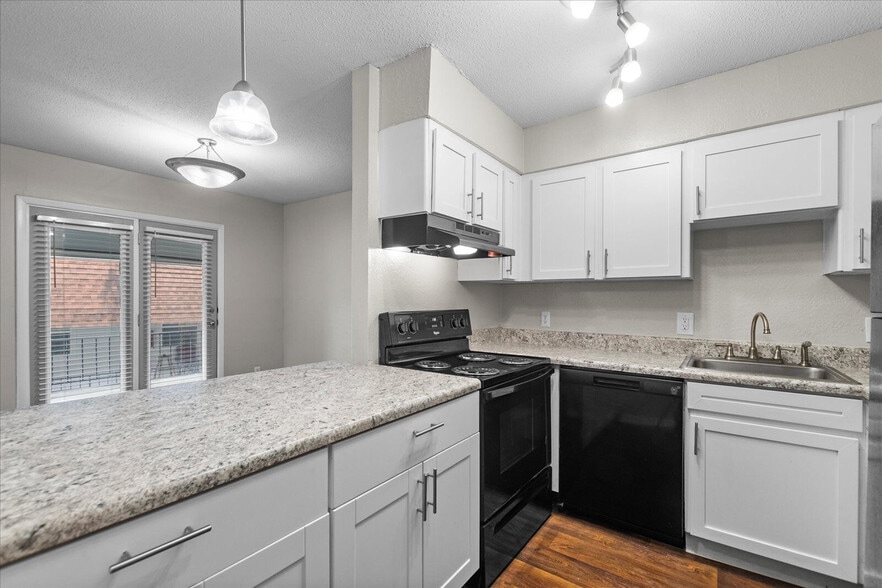 Primary Photo - Riverside North Apartment Homes