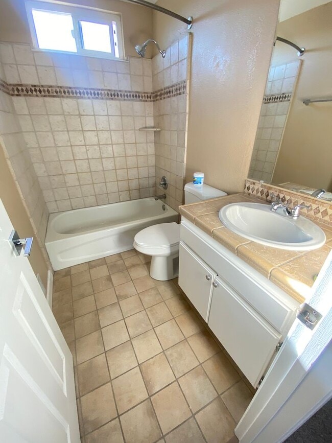 Building Photo - Upgraded 4 bed 2.5 bath home in San Jose. This is a must see!