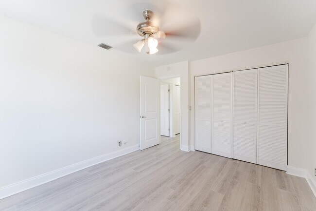 Building Photo - 302 NE 36th St