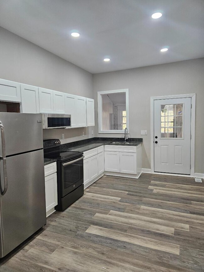 Building Photo - 746 Truett Ave