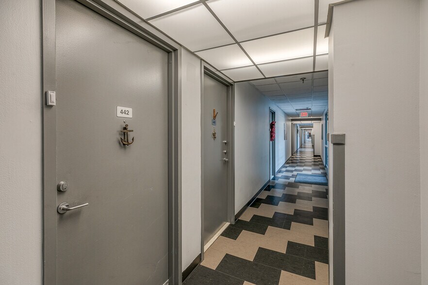 Building Photo - 3 N Christopher Columbus Blvd