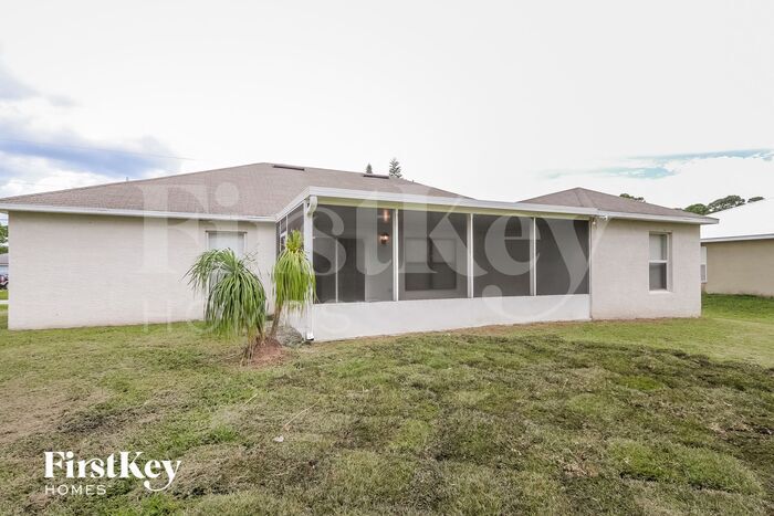 Building Photo - 2998 SW Vittorio St