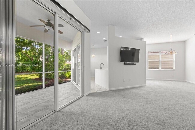 Building Photo - 2675 SE 4th Pl