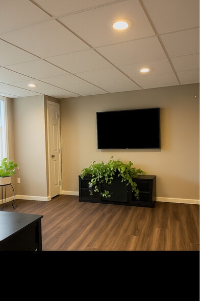 Primary Photo - 16 Ferncliff Ave