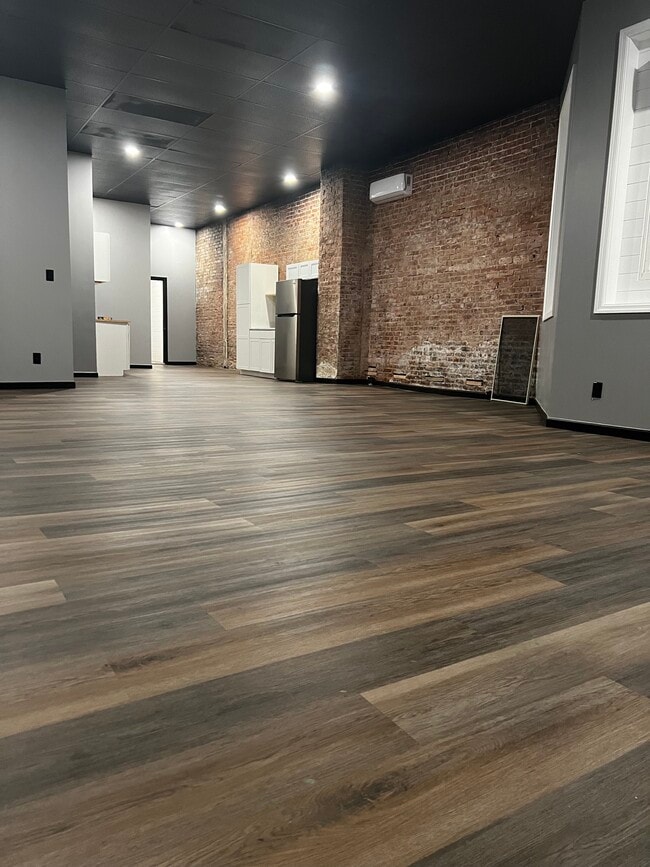 Building Photo - Berkely Manor