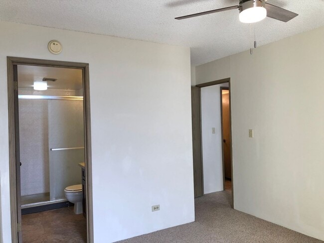 Building Photo - Century West 2 bedroom 2 bathroom 1 covere...