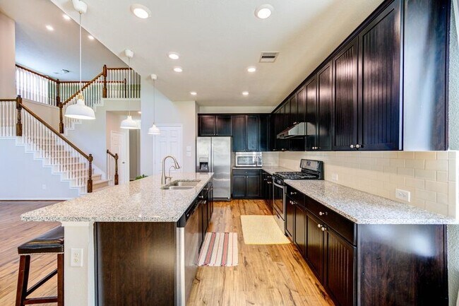 Building Photo - 5918 Rivergrove Bend Dr
