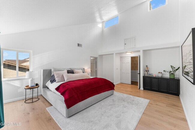 Building Photo - 5641 Hickory St