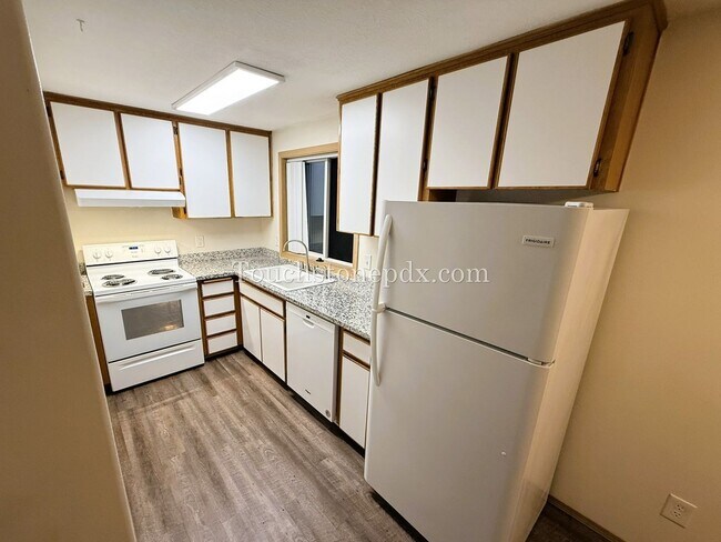 Building Photo - 409 SE 143rd Ave