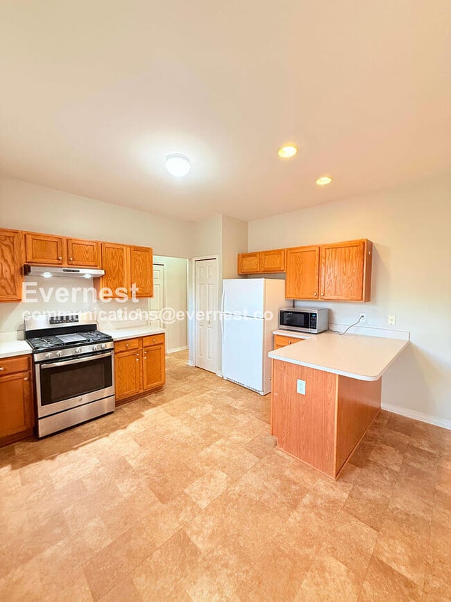 Building Photo - 1660 Brookdale Dr