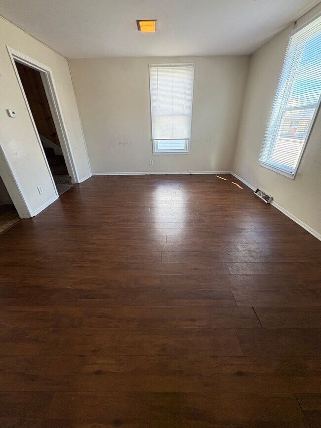 Building Photo - 4 Bedroom, 2 Bath House Near UWL and WWTC