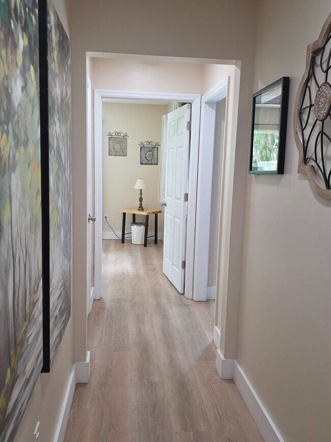 Building Photo - 3/2 Lake House