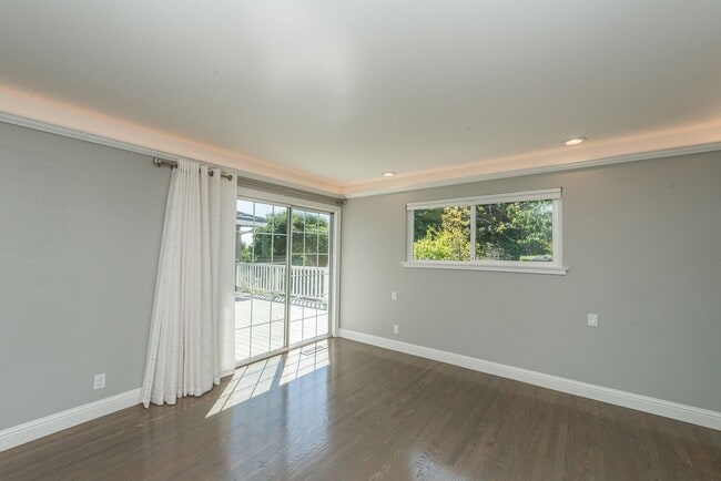 Building Photo - Updated 4 Bed / 2.5 Ba Home in Millbrae Mi...