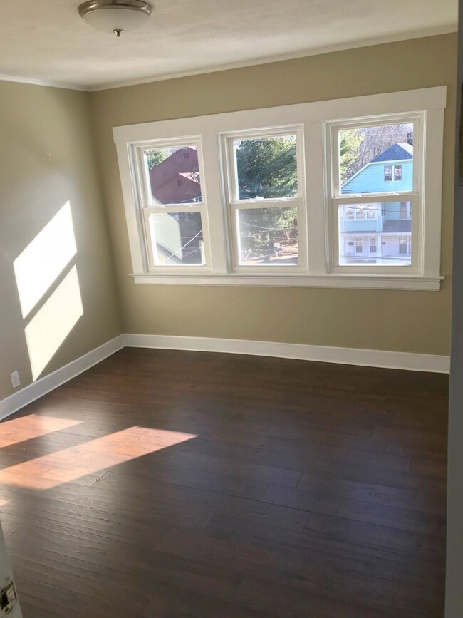 Building Photo - 264 Broad St