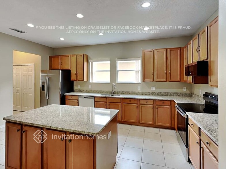Building Photo - 7203 Wakeview Dr