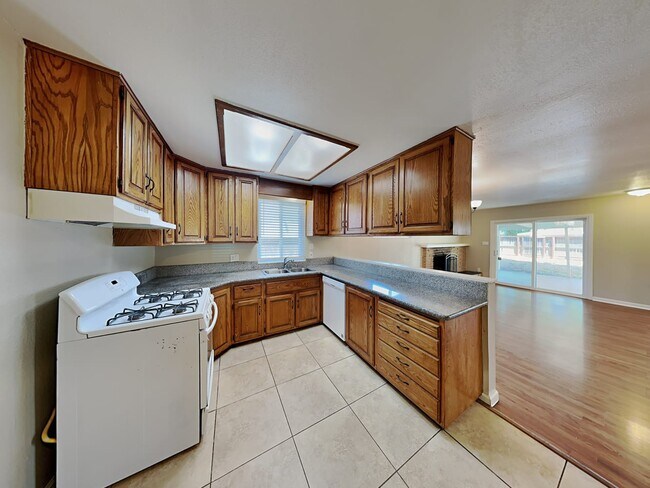 Building Photo - 4525 Brookfield Dr