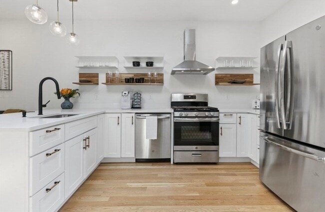 Building Photo - 43 Wordsworth St