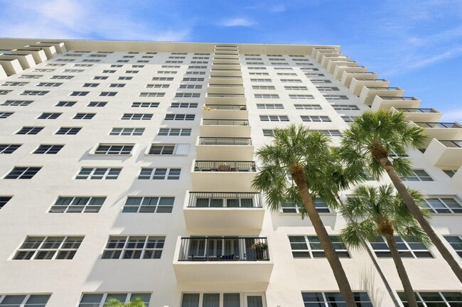Building Photo - 340 Sunset Dr