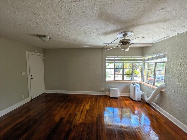 Building Photo - 520 11th Ave N