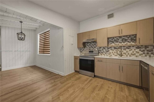 Building Photo - 3825 SW 33rd St