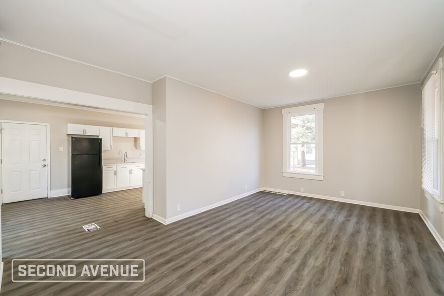 Building Photo - 4833 Greenwood Terrace