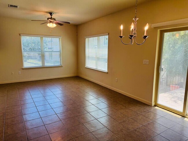 Building Photo - 1620 Bryant Dr