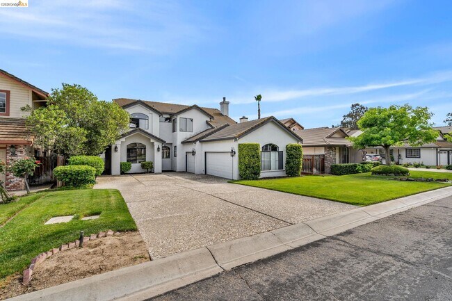 Building Photo - 5640 Edgeview Dr
