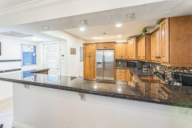 Building Photo - 2924 NW 69th Ct