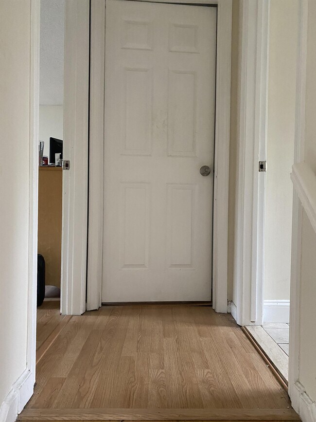 Building Photo - 5 Sunnyside Ave