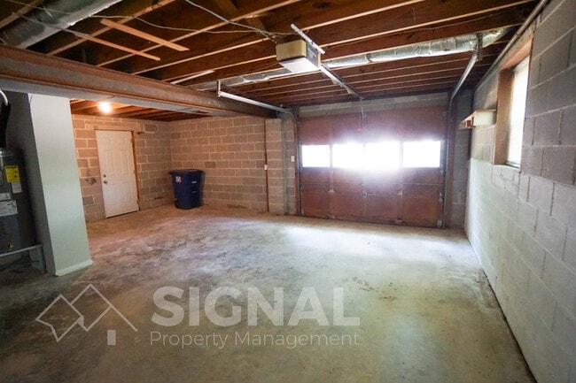 Building Photo - 105 Silverleaf Dr
