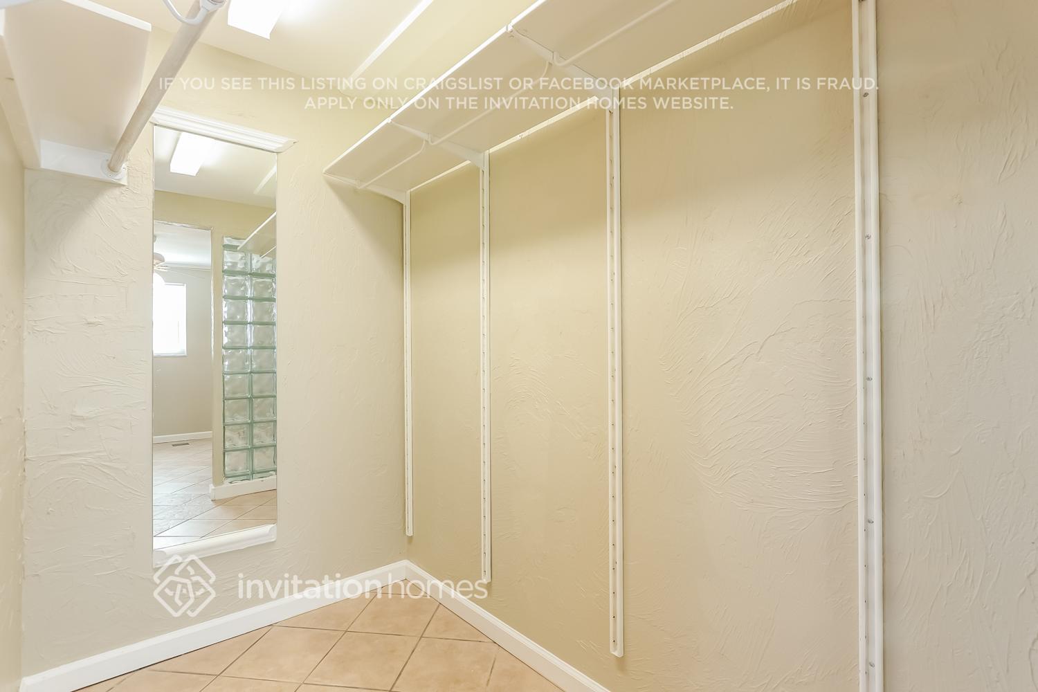 Building Photo - 4947 Live Oak Dr