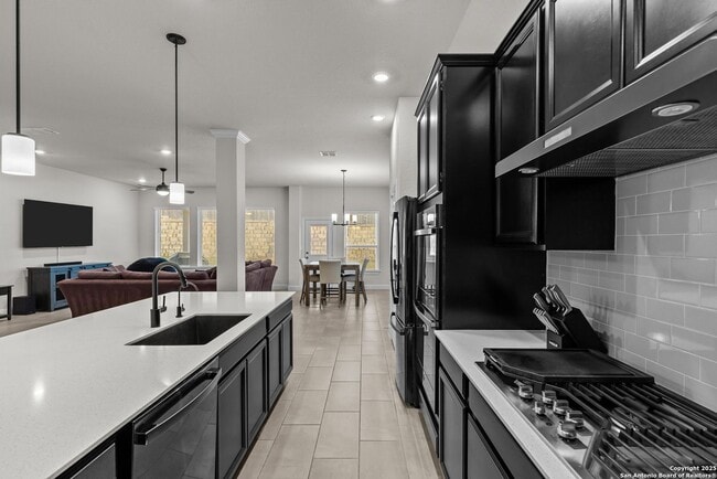 Building Photo - 1318 Tabuenfeld - Excellent, Clean Home, N...