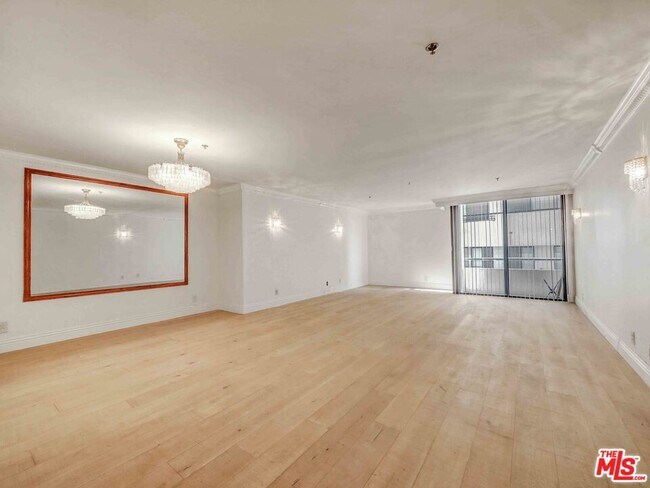 Building Photo - 10660 Wilshire Blvd