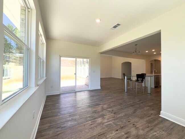 Building Photo - 296 Symphony Way