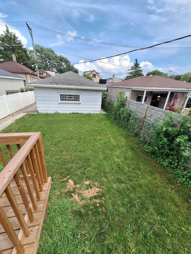 Building Photo - 2121 N Marmora Ave