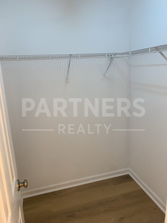 Building Photo - 6208 Sandy Ridge Curv