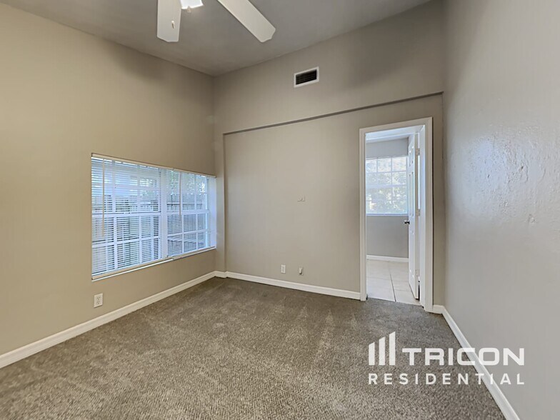 Building Photo - 2144 23rd Ave N