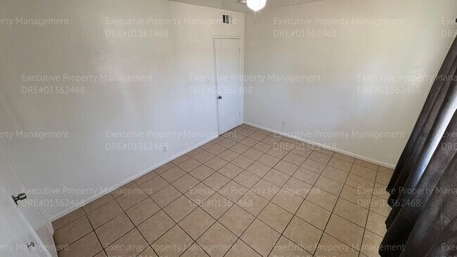 Building Photo - 3 bedroom 1 bathroom house located near E. California Ave/ Mt Vernon Ave