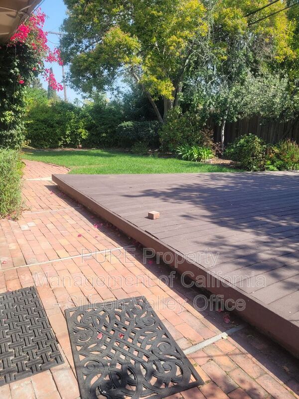 Building Photo - 340 Ely Pl