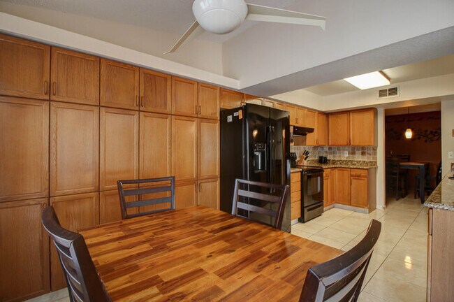 Building Photo - 2610 18th Ave S