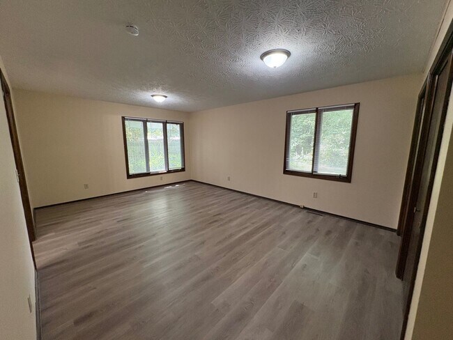 Building Photo - 1103 S Paula Ave