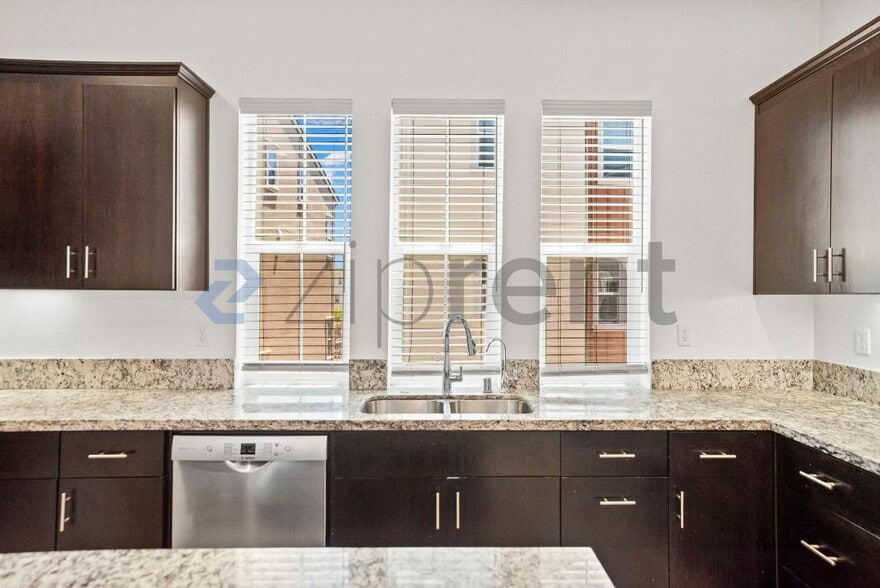 Building Photo - Unit