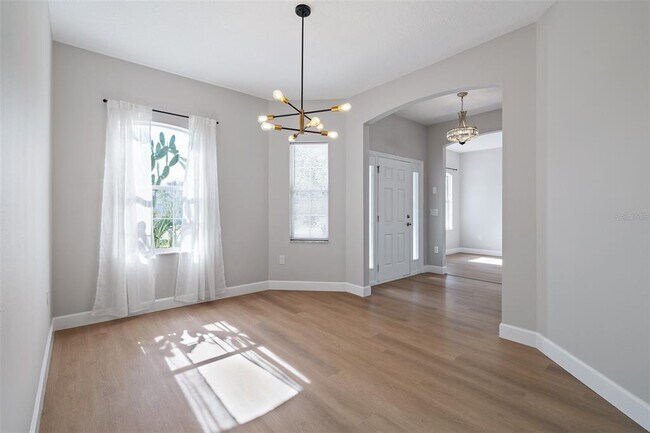 Building Photo - 32 Roxton Ln