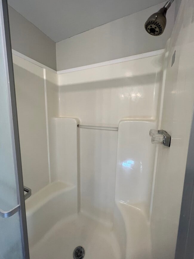 Building Photo - Lovely 3 bedroom 2 bath home available to ...